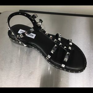 🖤Steve Madden Black w/Silver Studded Sandal